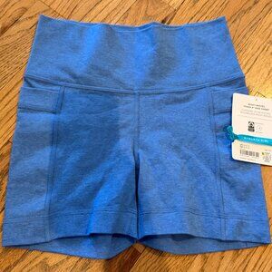ATHLETA GIRLS BLUE BIKE SHORTS NEW SIZE M 8/10 RIGHT MOVES STASH 4"